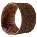 3M 7000028433 – BANDE ABRASIVE DE TRAITEMENT DES SURFACES SCOTCH-BRITE(MC), A GROSSIER, 8,89 X 39,37 CM (3 1 / 2 X 15 1 / 2 PO)